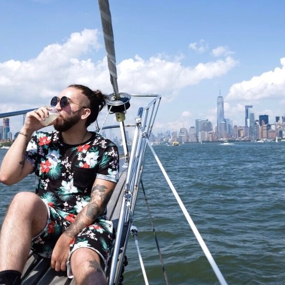 Meet your Posher, Carlos - Picture 2 of 3